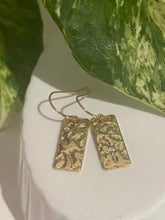 Load image into Gallery viewer, Glisten Earrings

